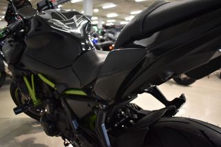Kawasaki Z650 Negra y Verde