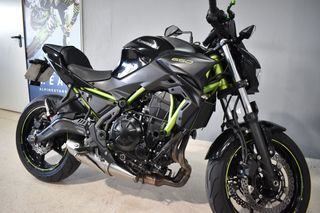 Kawasaki Z650 Negra y Verde