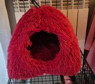 Iglú para gatos rojo
