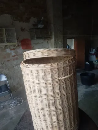 Cesto de mimbre grande con tapa