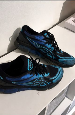 Zapatillas Asics Negras y Azules