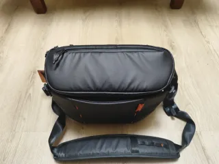 Bolsa PGYTECH OneMo Sling 7L Negra