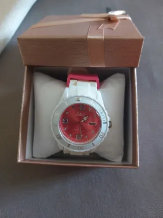LOTE..RELOJ Y PELUCHE HELLO KITTY
