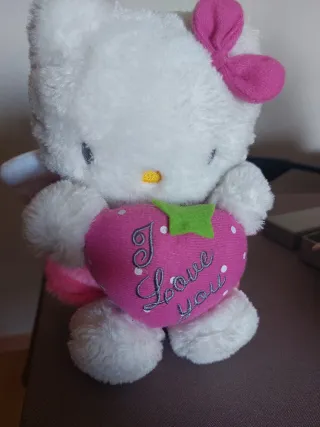 LOTE..RELOJ Y PELUCHE HELLO KITTY