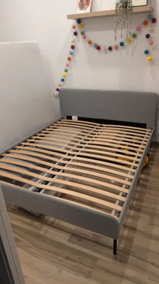 Estructura de cama IKEA gris