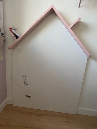 Pizarra infantil casa rosa