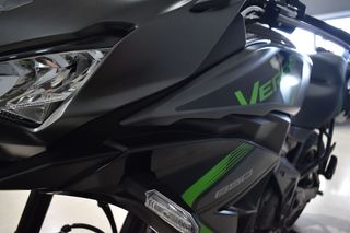 Kawasaki Versys 650 Adventure Negra/Verde