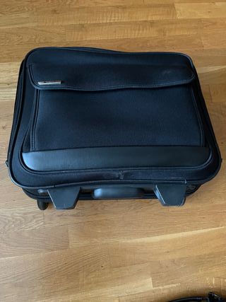 Maletín Delsey Cabina con Ruedas Negro