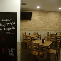 Sillas y mesas baratas. Taburetes, barricas bar