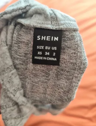 Camiseta Shein gris sin etiquetas