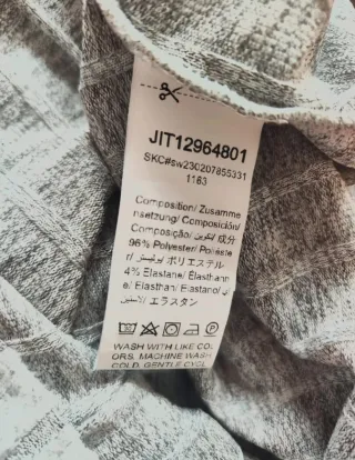 Camiseta Shein gris sin etiquetas