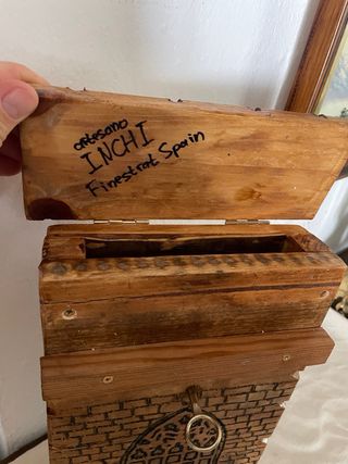 Buzón rústico de madera