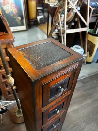 Mueble auxiliar madera 5 cajones cuero