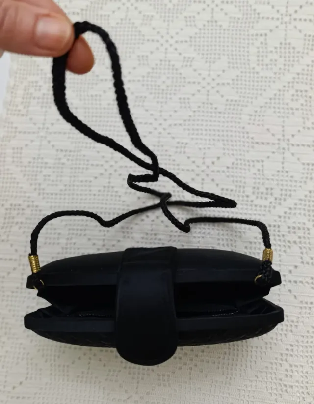 Bolso de fiesta rígido negro