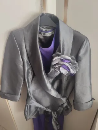 Vestido hecho por un diseñador con chaqueta