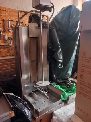 Plancha y freidora nuevas + 2 conos esto está en t