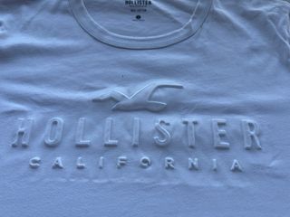 Camiseta Hollister Blanca Chico Letras en relieve