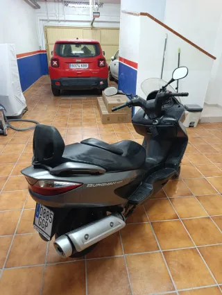 Suzuki Burgman 125cc Maxi-scooter Gris