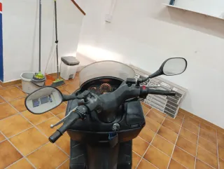 Suzuki Burgman 125cc Maxi-scooter Gris