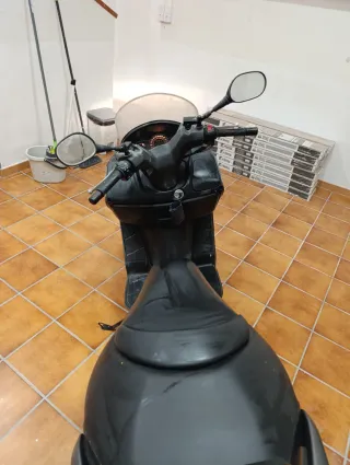 Suzuki Burgman 125cc Maxi-scooter Gris