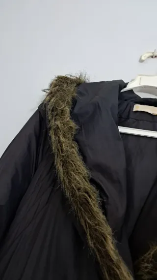 Abrigo Pelo Negro con Cierre de Cinturón