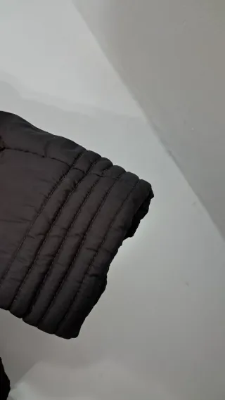 Abrigo Pelo Negro con Cierre de Cinturón