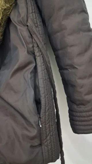 Abrigo Pelo Negro con Cierre de Cinturón