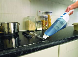 Aspirador de mano Black+Decker