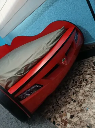 Cama  coche 90x190cm Sin colchon!