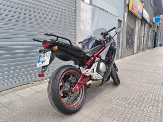 Kawasaki ER-6f Ninja Sportbike Negra