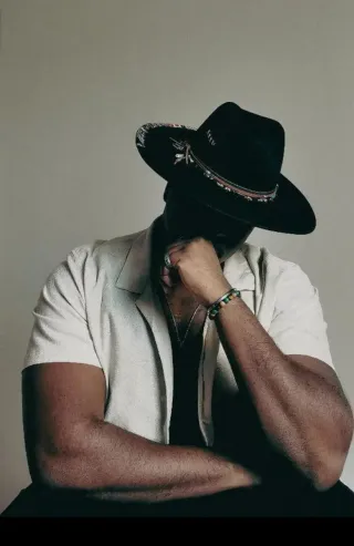 Sombrero Fedora Negro con Detalles