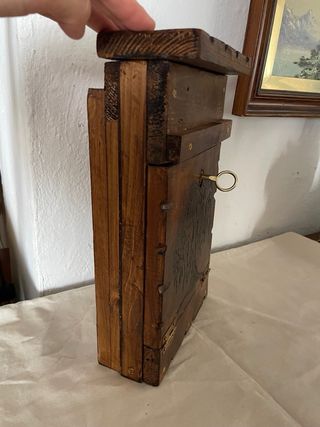 Buzón de madera decorado