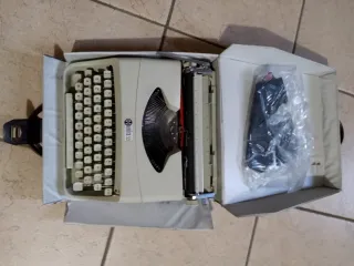 Macchina da scrivere portatile amica 56
