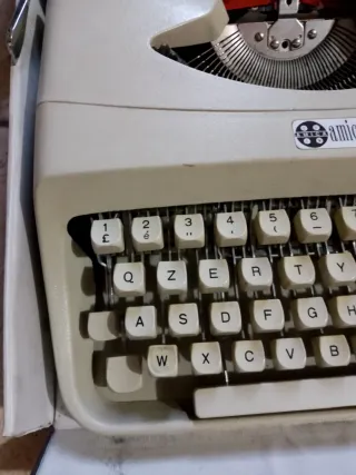 Macchina da scrivere portatile amica 56