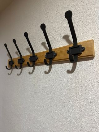 Perchero de pared madera y metal