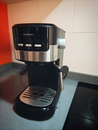 Cafetera Cecotec Negra