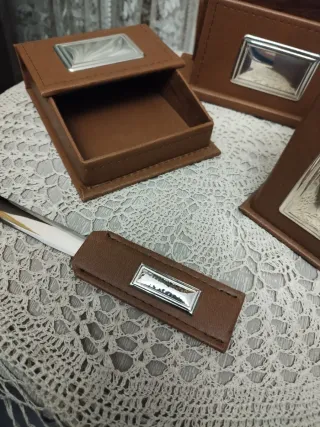 Set articoli da scrivania in similpelle marrone