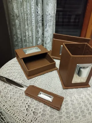 Set articoli da scrivania in similpelle marrone