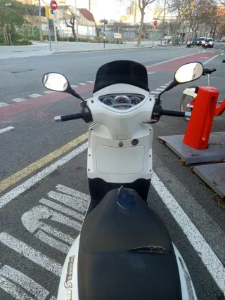 Kymco People 50 Scooter Blanca