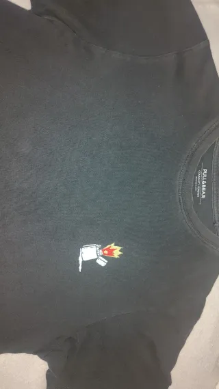 Camiseta Pull&Bear negra con estampado