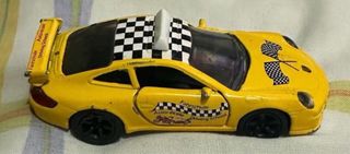 Porsche 911 Carreras 1:64 Amarillo
