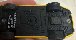 Porsche 911 Carreras 1:64 Amarillo