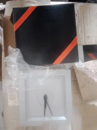 Relojes varios colores 2€