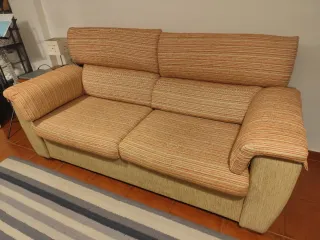 Sofá cama tela beige y naranja