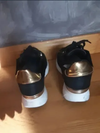 Deportivas Xti Negro/Dorado Talla 38