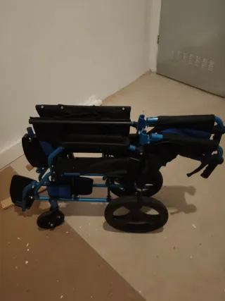 Silla de ruedas Mobiclinic Pirámide 46 Azul