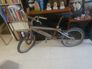 Bicicleta BMX para reparar