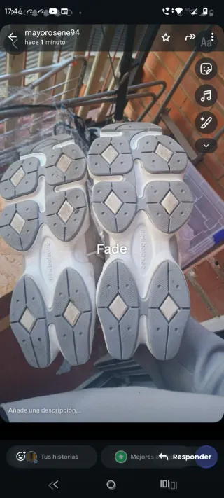 Zapatillas New Balance grises y blancas