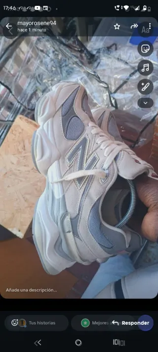 Zapatillas New Balance grises y blancas