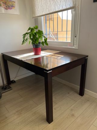 Mesa comedor extensible madera wengue y 4 sillas